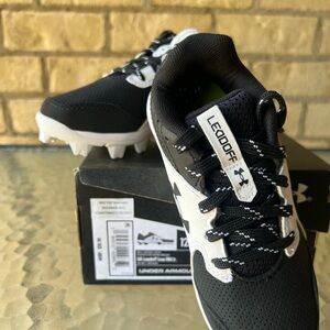 Under Armour Black and White Sneakers Lightweight Breathable Design